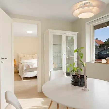 Lägenhet New And Urban Apartment, Centrally Located Close To Nature
